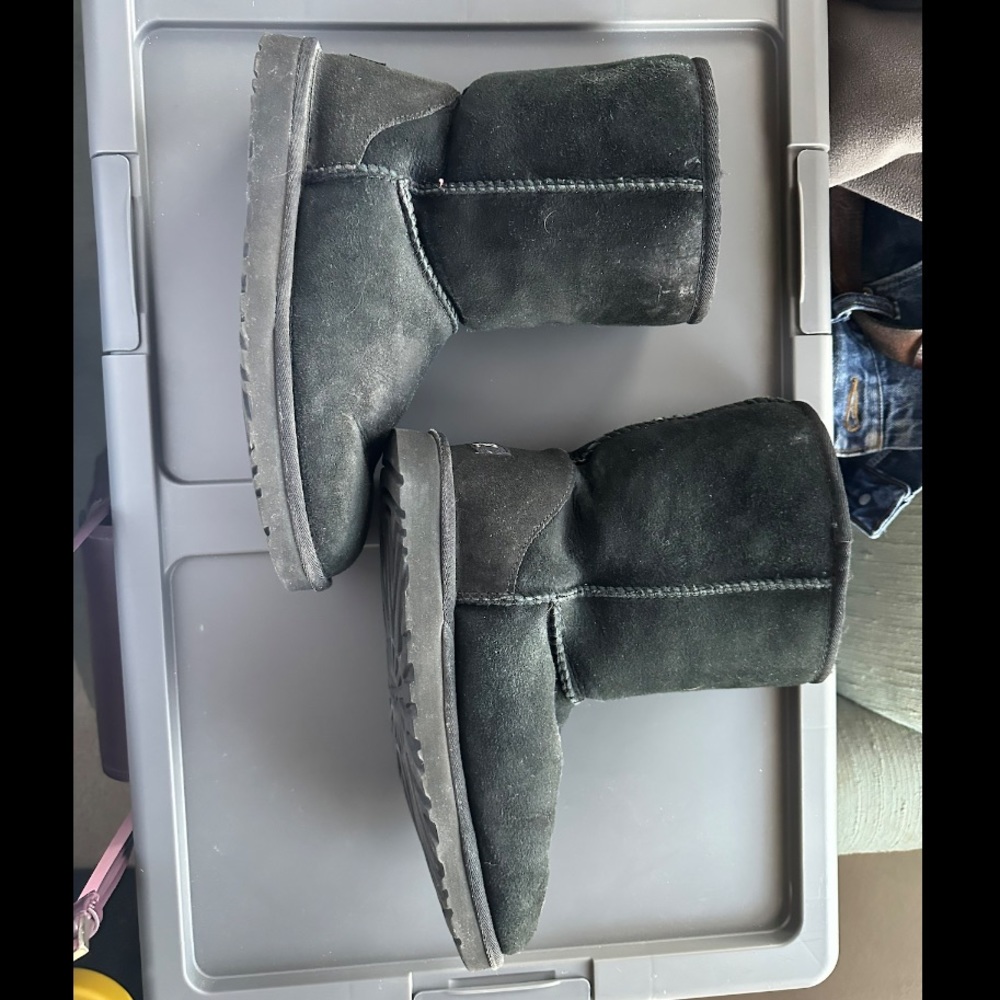 Uggs - Picture 3 of 4